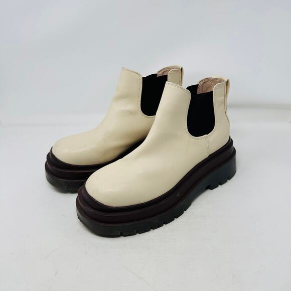 UO Urban Outfitters Dana Short Chelsea Boot Cream Platform Lug Sole Size 7 - Picture 2 of 9